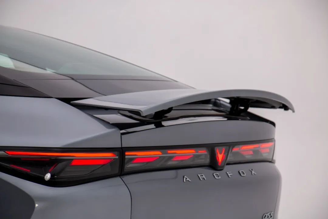 极狐阿尔法s5对比model3,阿尔法s5评测