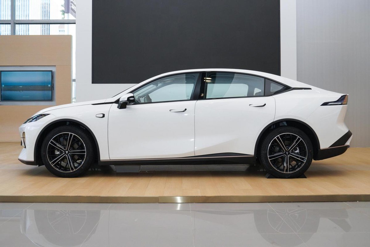 20年长安深蓝sl03落地价,深蓝sl03和汉ev怎么选