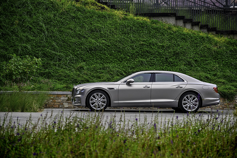 沉浸式体验宾利飞驰2022款4.0tv8,宾利全新飞驰舒适度体验