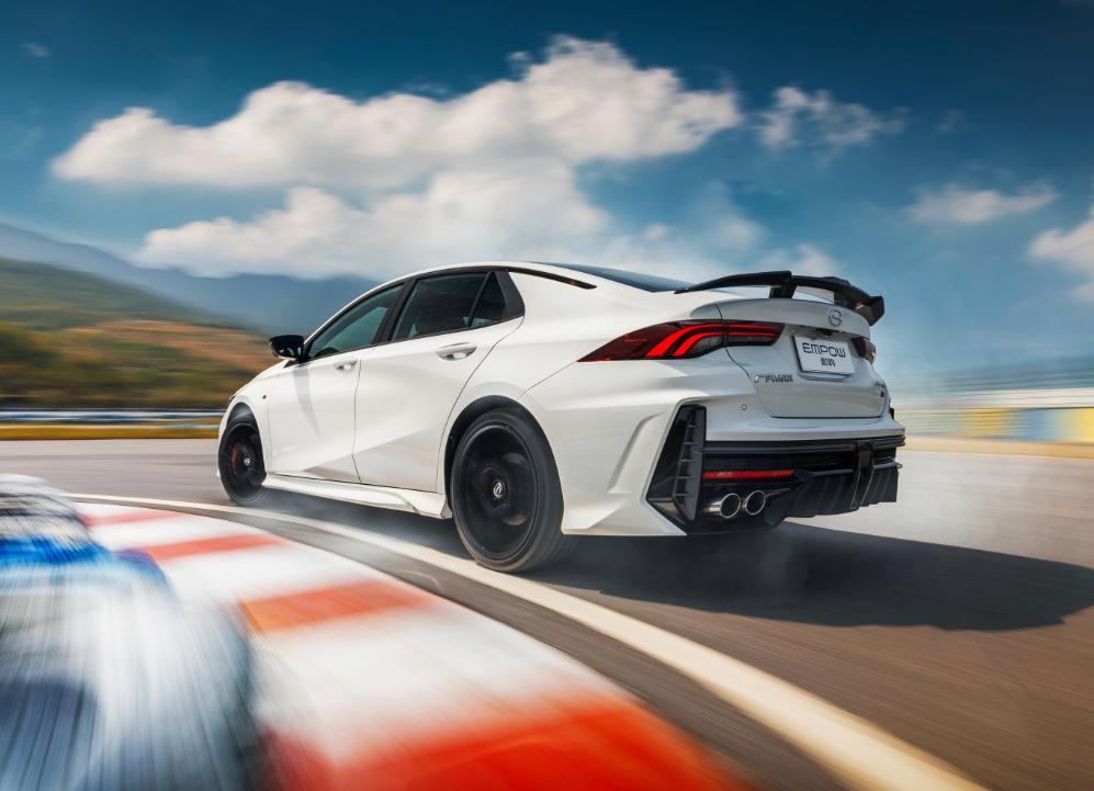 2023影豹r多少钱落地,跟影豹r可以相媲美的轿车