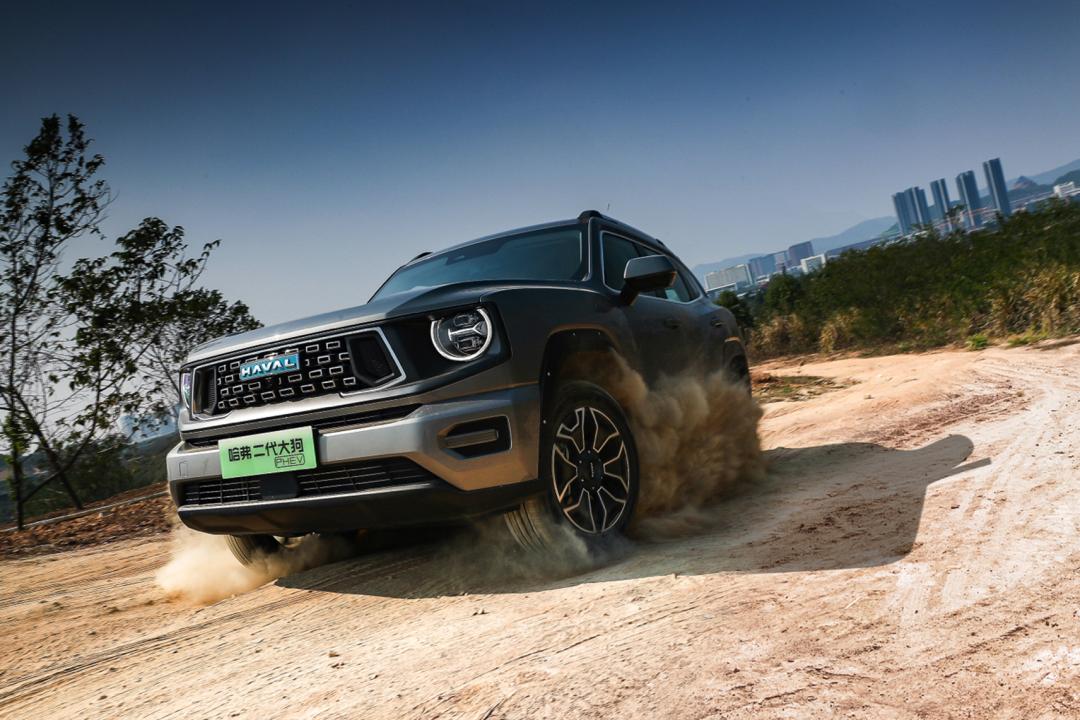 哈弗大狗二代phev和枭龙max咋选,哈弗二代大狗值不值得买