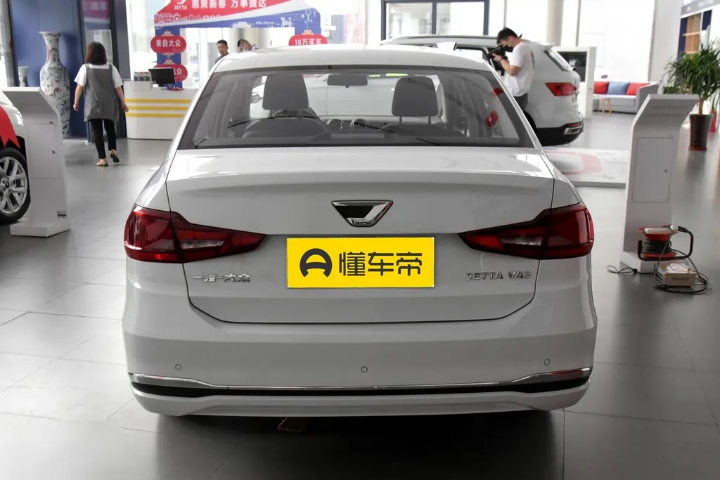 大众新款捷达va3油耗多少,捷达va3中配是什么配置
