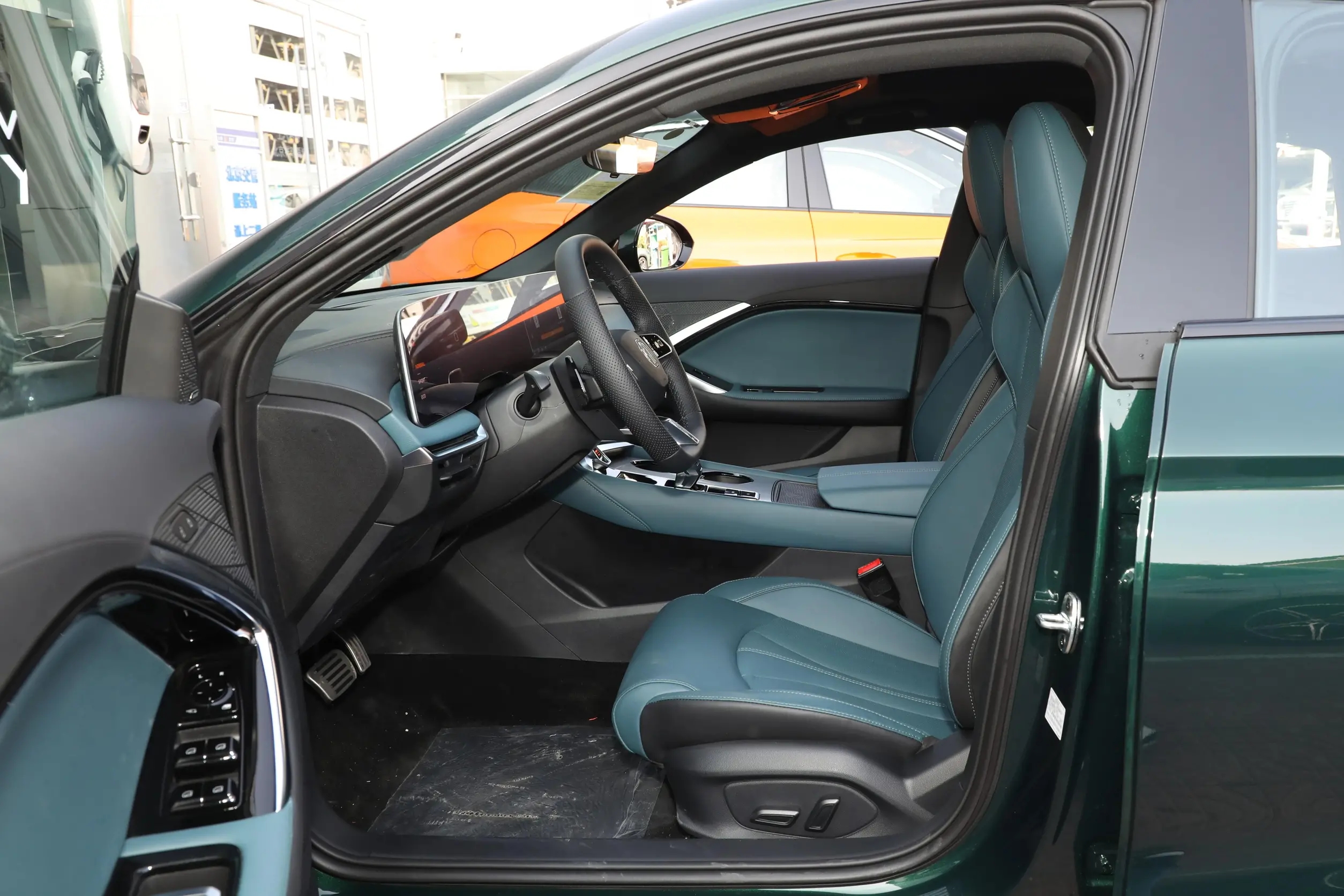 适合年轻人开的车第4款,五六万省油耐造操控好的代步车