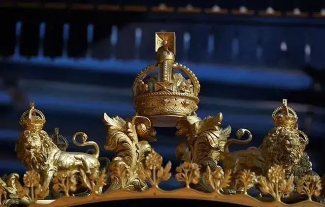 英国王座驾是劳斯莱斯吗,英国王室价值连城的皇冠
