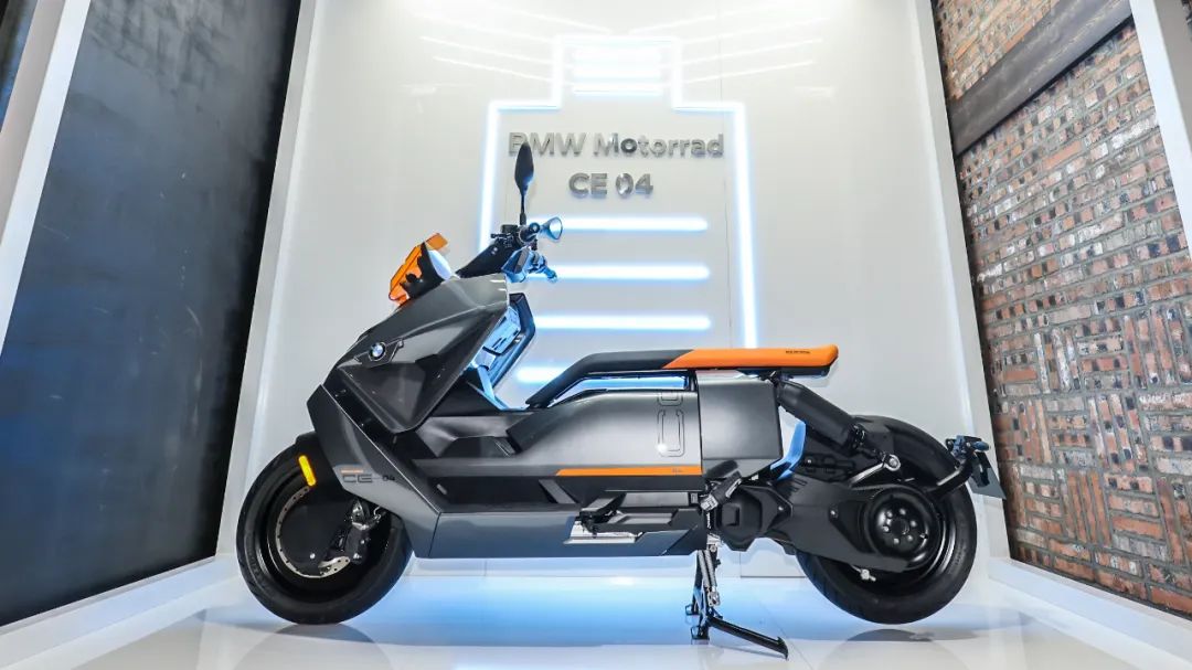 宝马最新款r系列旅行摩托车,宝马2019复古摩托