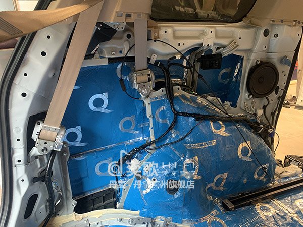 汽车音响改装汽车隔音降噪丰田,丰田大霸王改装隔音江门市