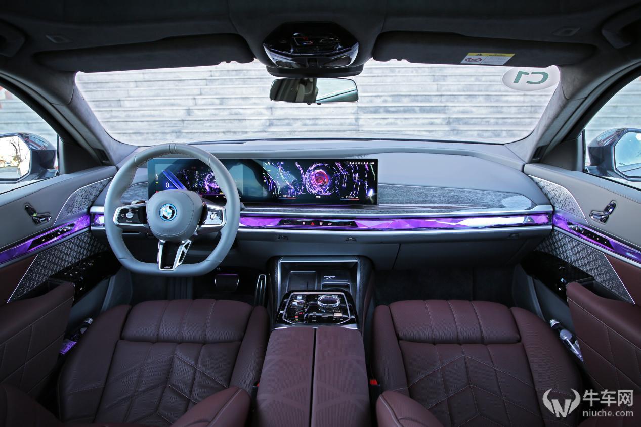 强者的自我颠覆试驾宝马i7xDrive60L