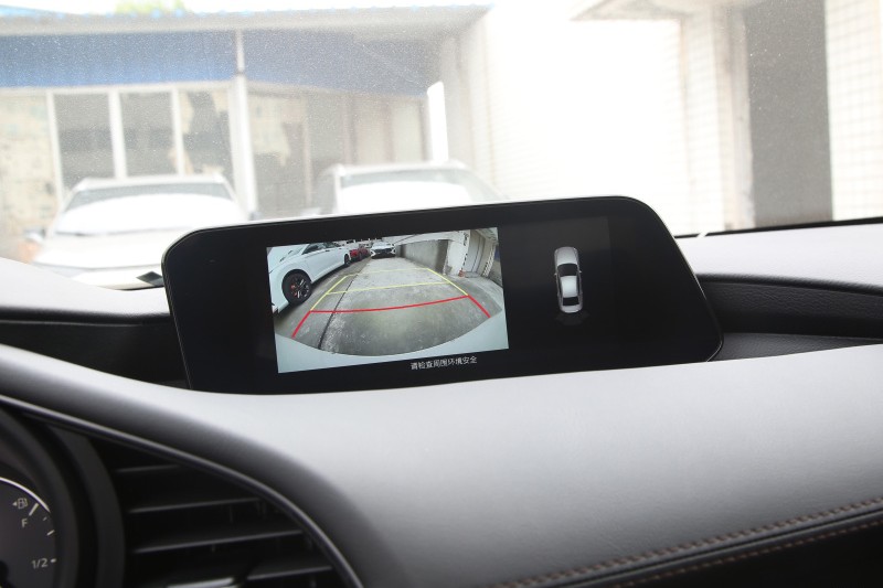 马自达3昂克赛拉两款9.99万对比,新款马自达3昂克赛拉2.0最低配