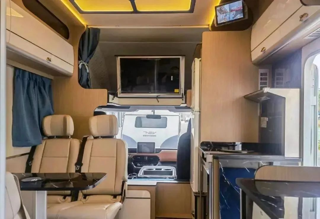 跃进h500重载版,汇斯诚上汽h500房车价格