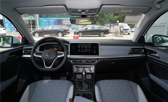 新款朗逸好看吗,1.5l6at的大众朗逸值不值得买