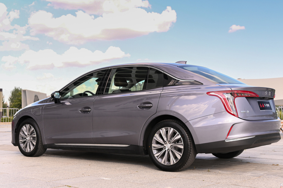 红旗eqm5,红旗e-qm52022款