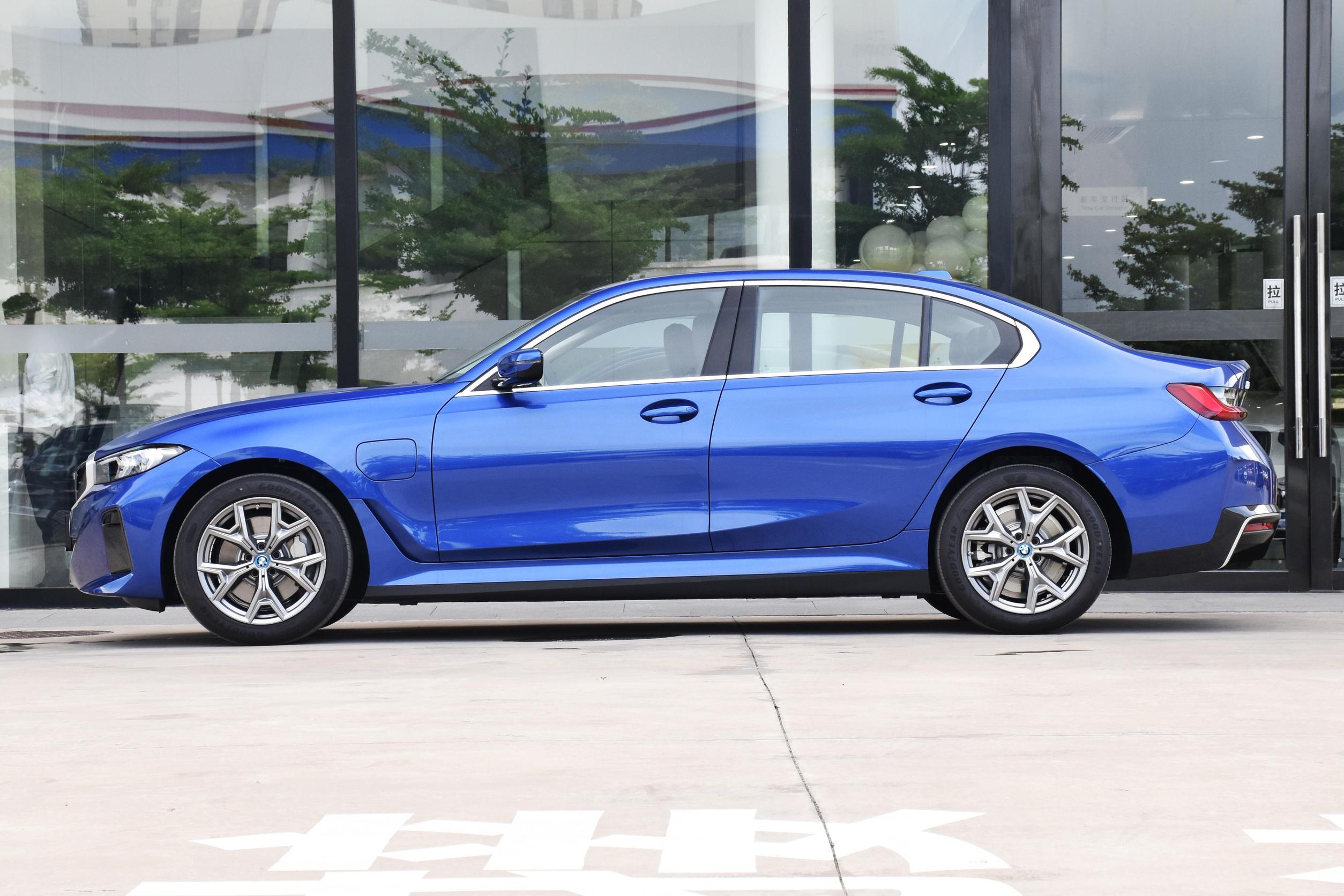 宝马i3纯电动车官方售价29万,售价34.99万元全新宝马i3正式下线