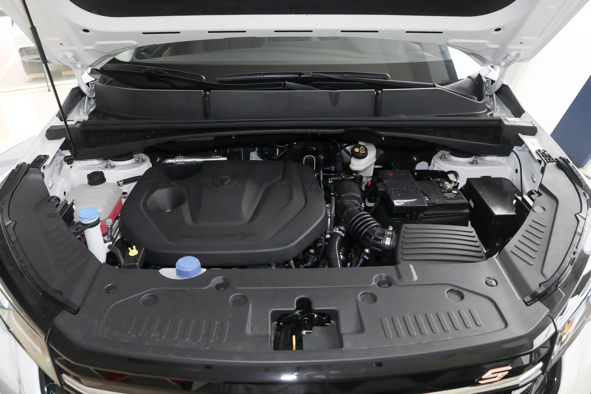 一款适合女生开的高颜值家用suv,适合女生开的最省油的中型suv推荐