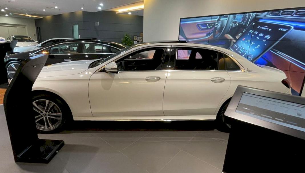 探店奔驰E级,优点一堆,缺点也有3个,依然是50万级的不二选择?