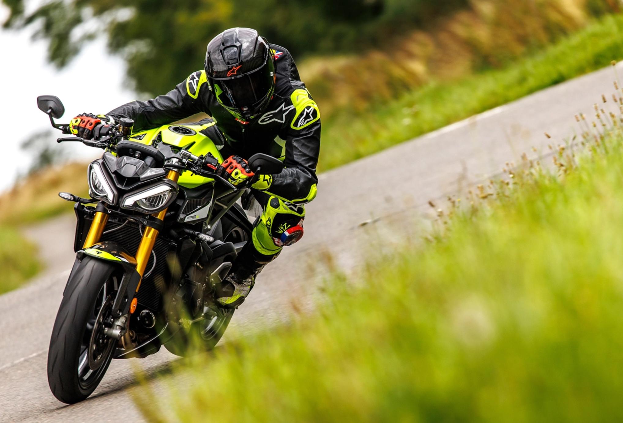 凯旋765moto2限量版和765rs对比,moto2的凯旋有多厉害