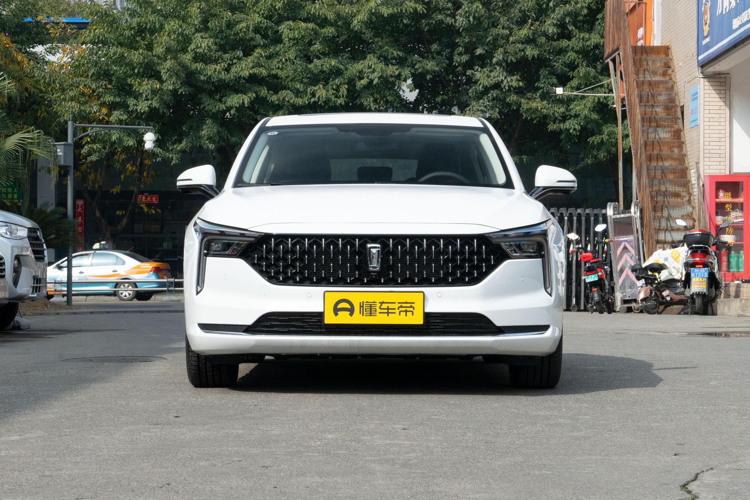 2024款奔腾b70第一视角驾驶,奔腾b70怎么定位