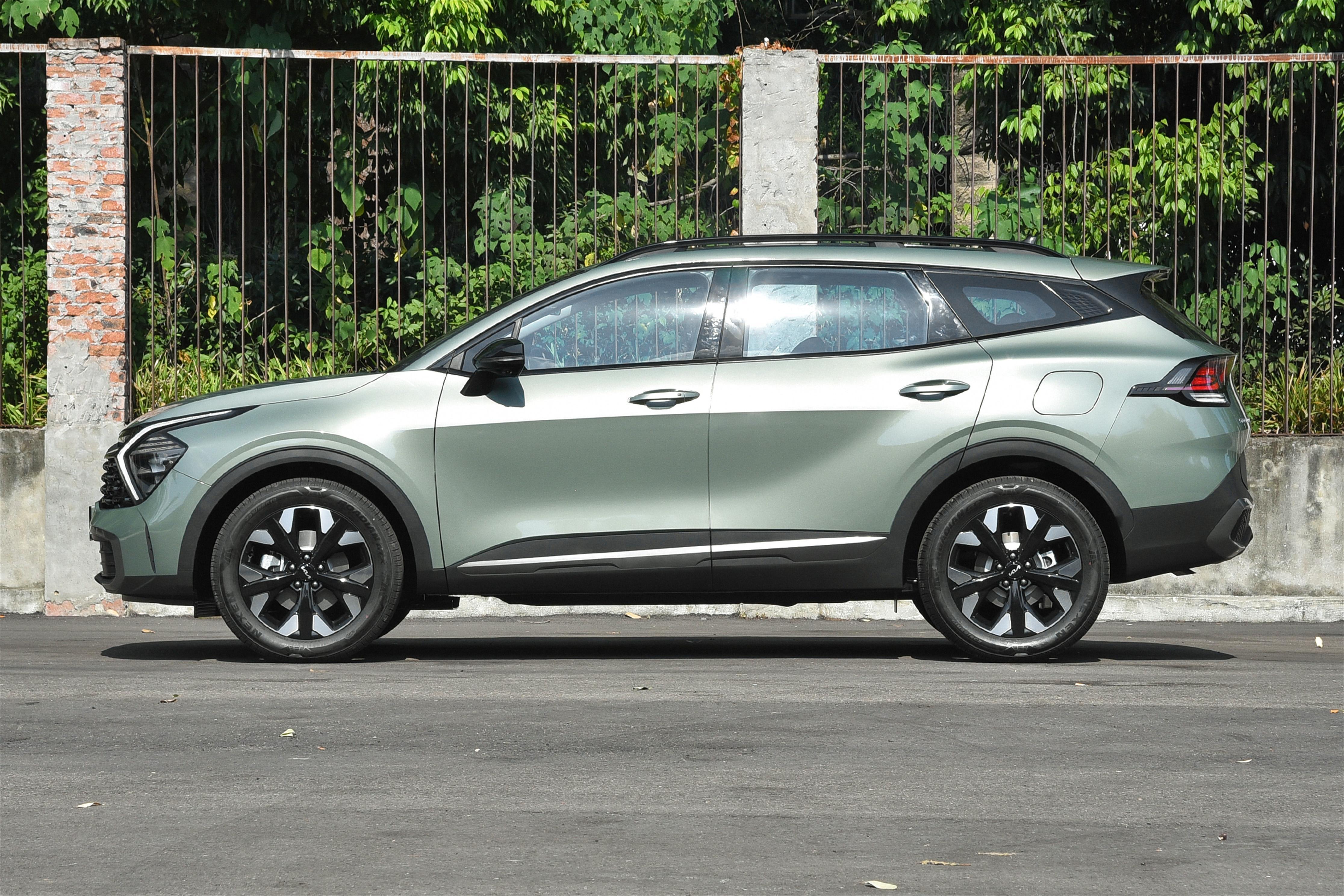 配适时四驱，搭载2.0T+8AT，指导价23.48万，起亚狮铂拓界解析