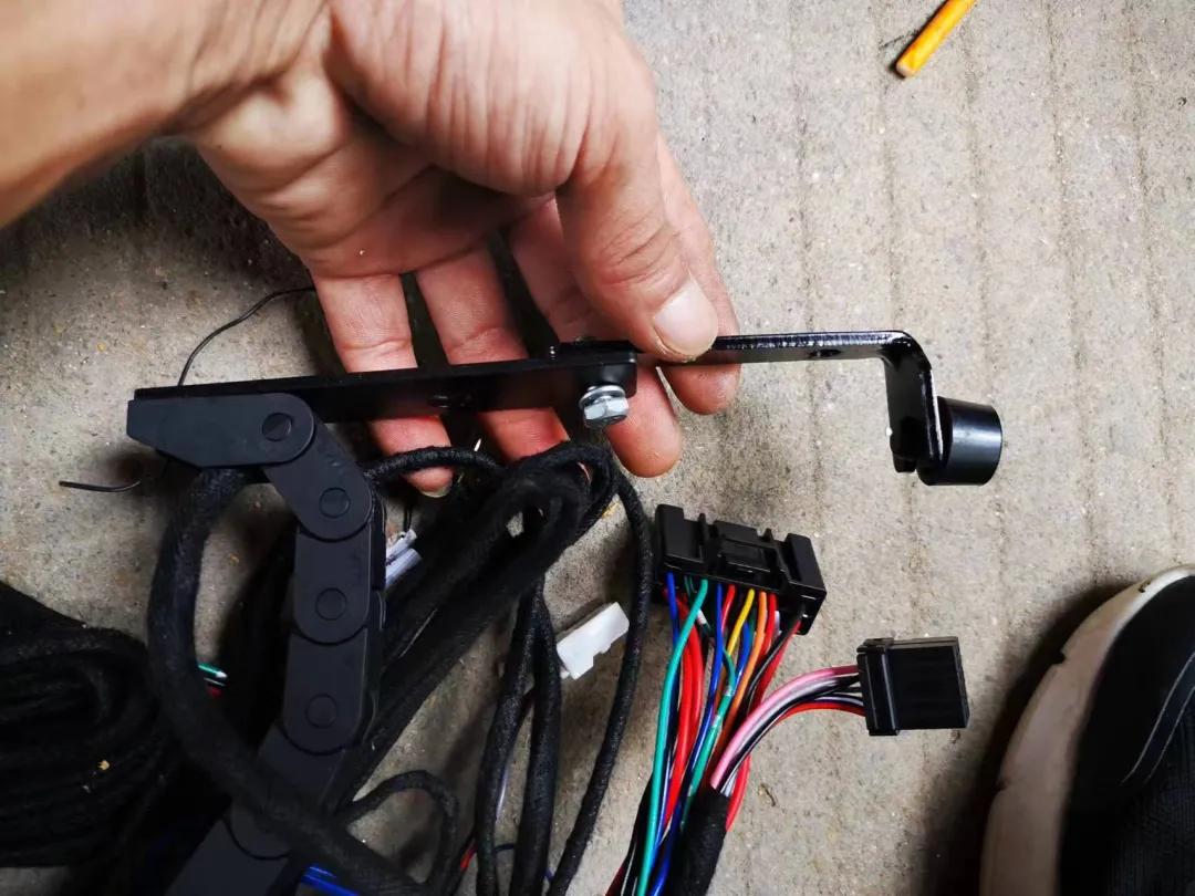 锐胜王牌m7电动中门安装教程,北汽王牌m7电动版