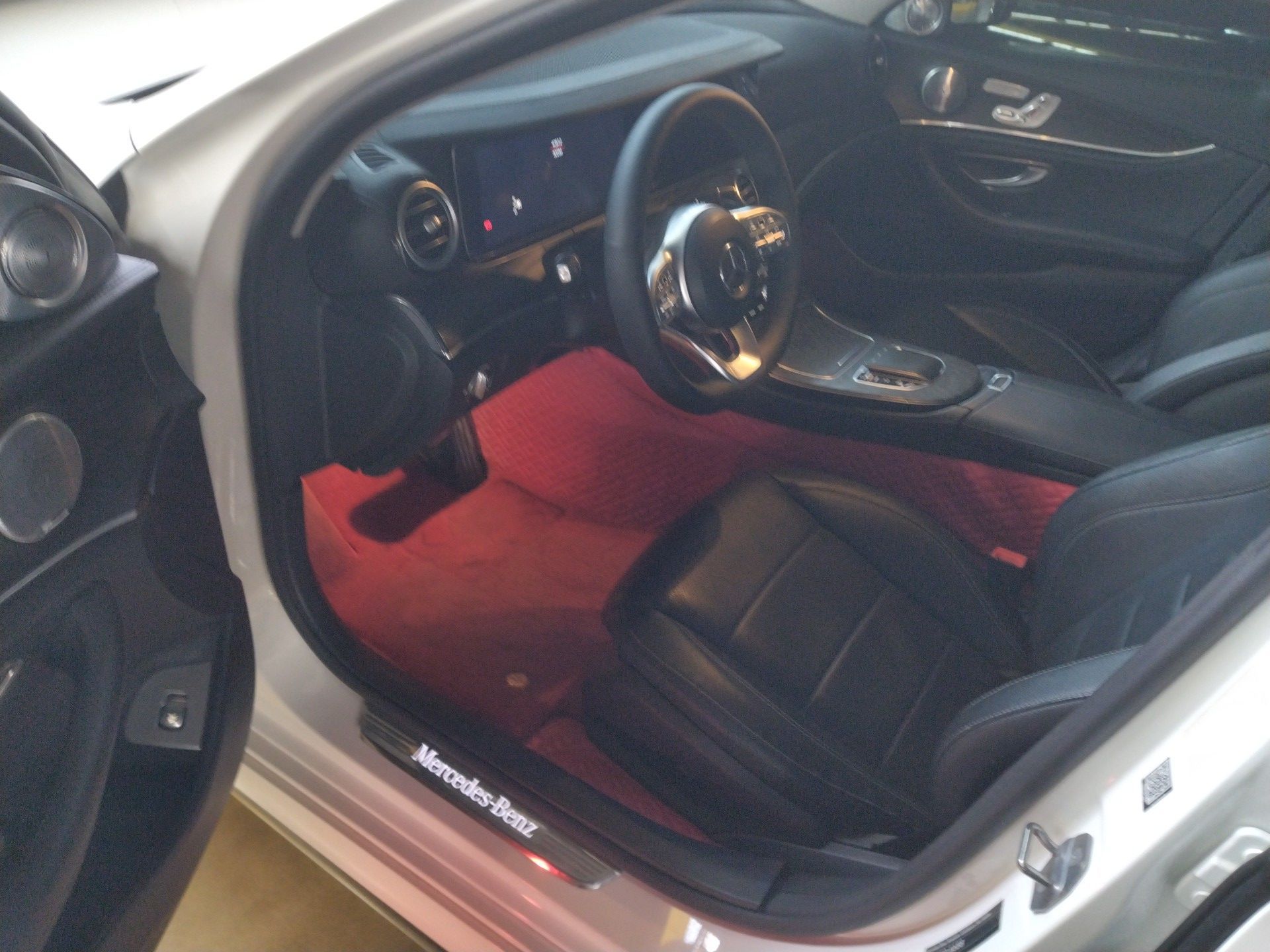 33万买了一个车,30万买奔驰c63