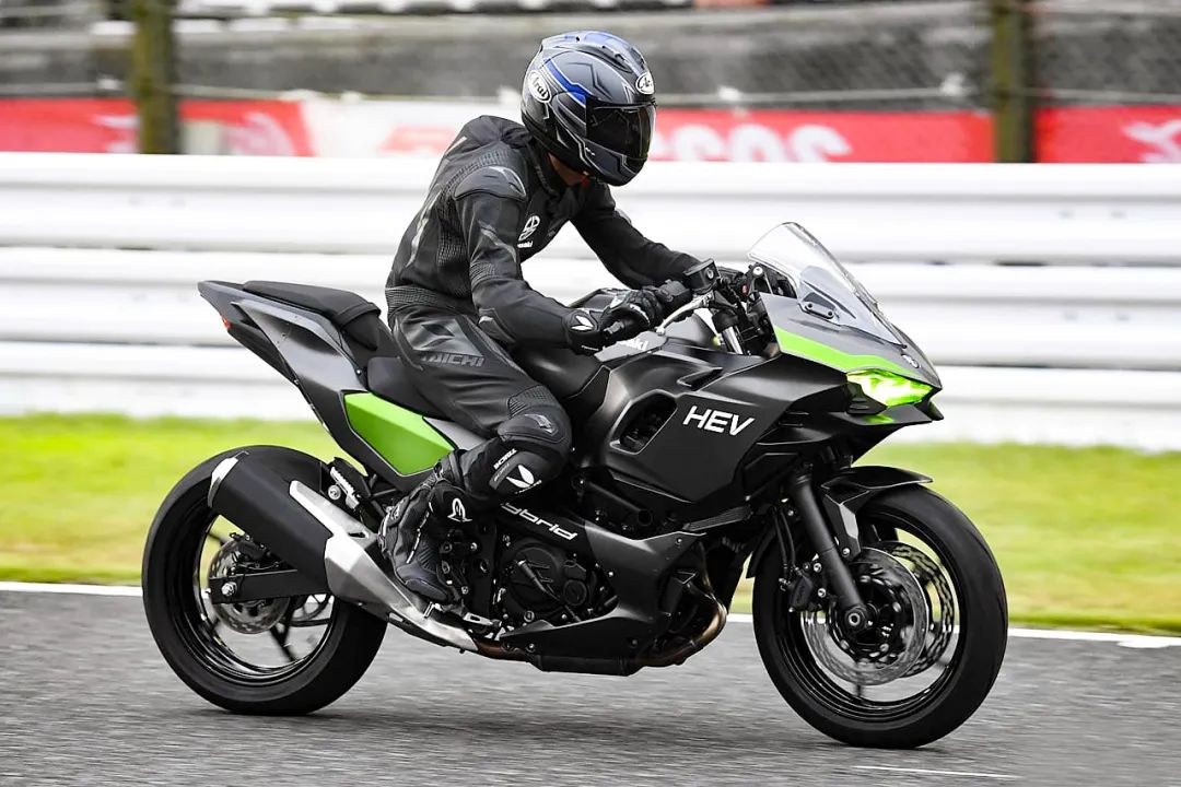 川崎长续航新款摩旅车,川崎摩托车最新发布