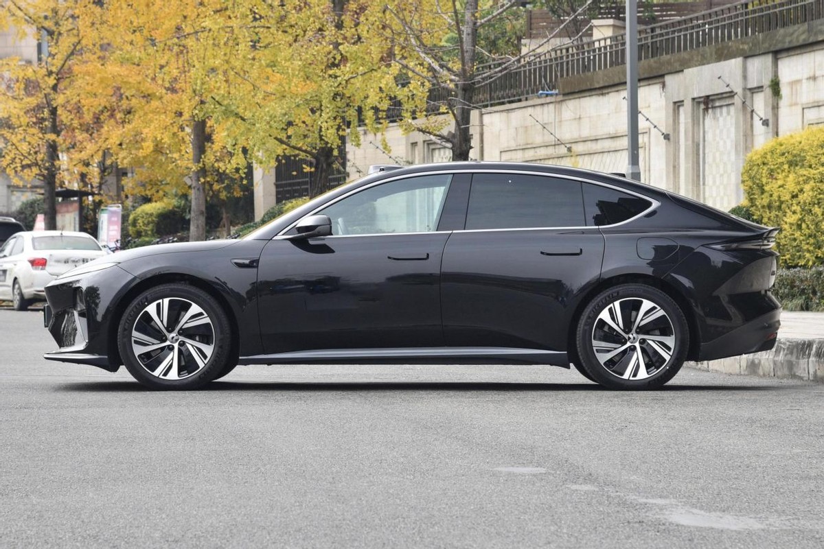 蔚来et51000km真实续航,蔚来et5续航75kwh换电价格