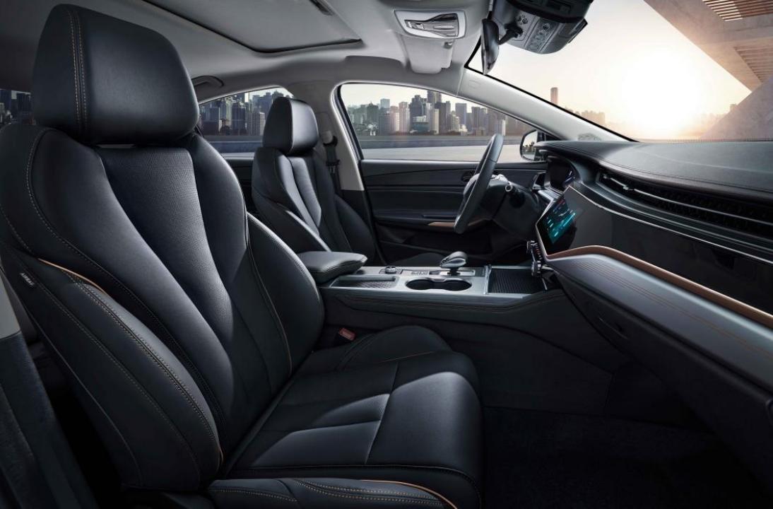 艾瑞泽5plus上市6.99万起售,2024款艾瑞泽5plus上路实测