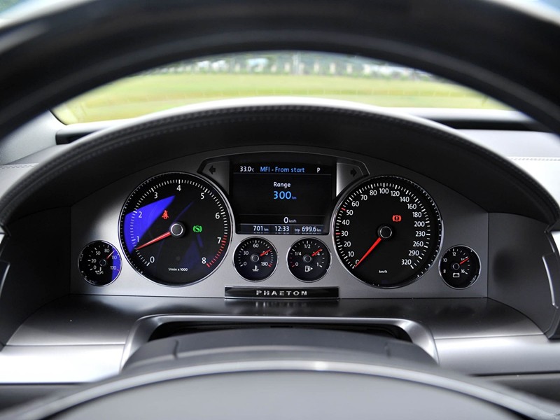 辉腾v84.2加几号汽油,配v8发动机