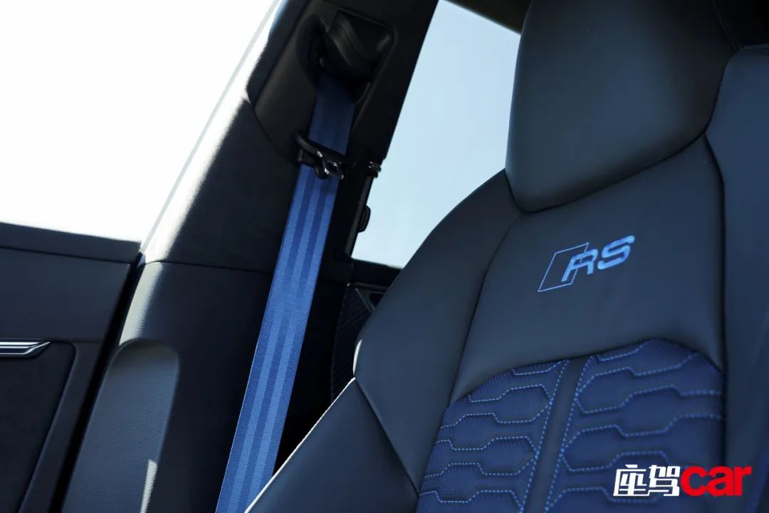 战斗力爆表|海外试驾奥迪最美顶级“战斗机器”