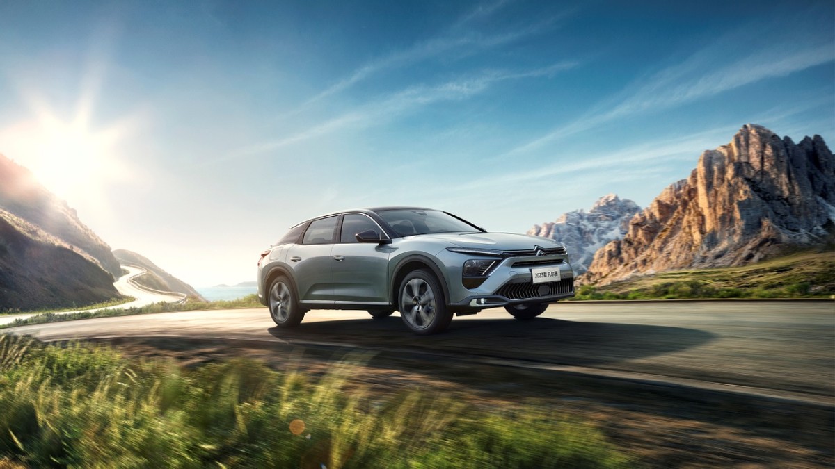 凡尔赛c5x低配和雅阁低配对比,低配雅阁和顶配思域