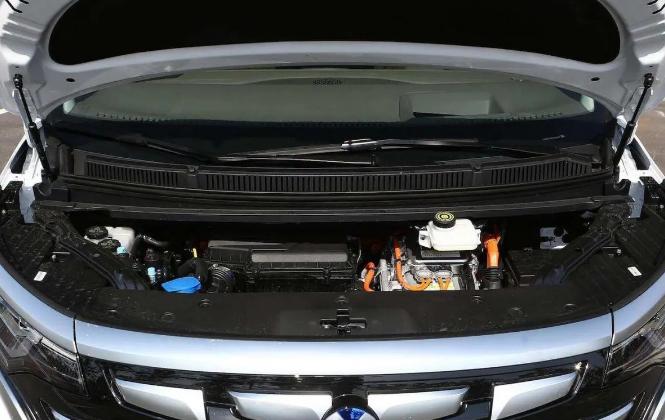 腾势d9和24款岚图梦想家怎么选,成都车展腾势d9对比岚图梦想家