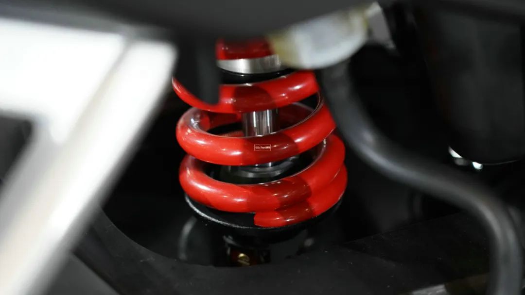 赛科龙rc250运动版赛道版细节对比,赛科龙rc250mini深度测评