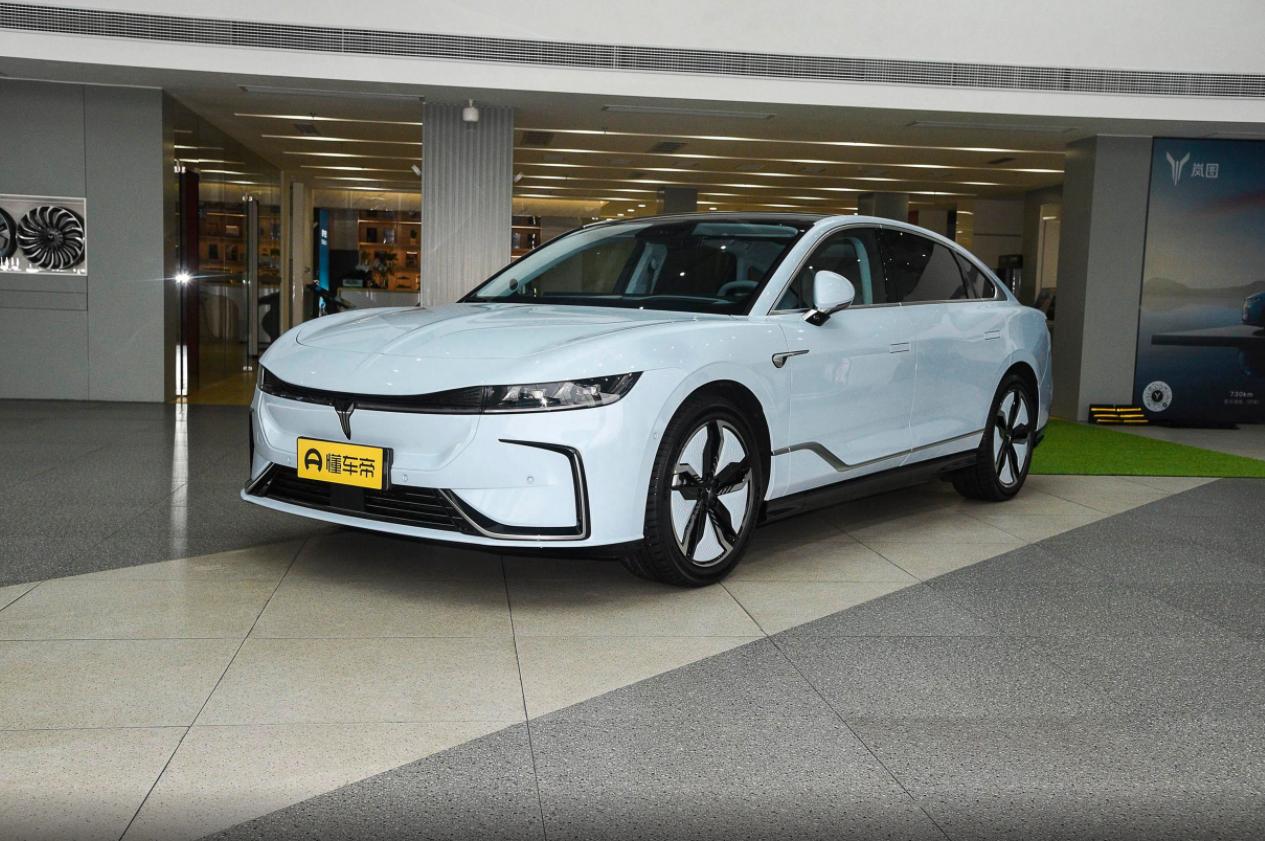 岚图追光与蔚来et7怎么选择,岚图追光vs蔚来et5旅行版