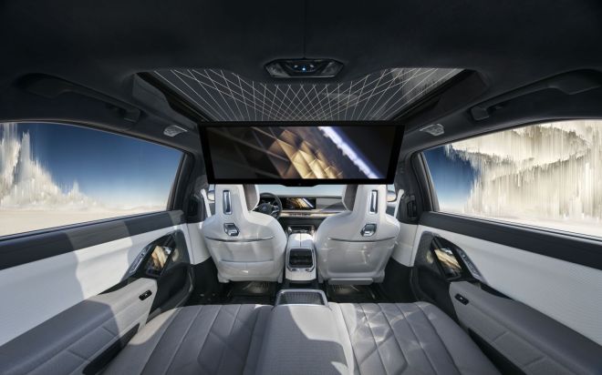 电动时代旗舰创新BMWi7满电上市三款车型售价百万起|汽势闪送