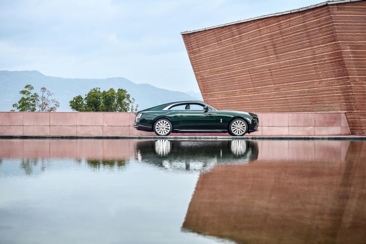 体验劳斯莱斯新款闪灵,闪灵劳斯莱斯v12