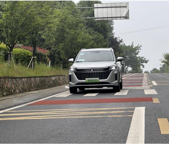 蓝电e5混动臻享版试驾,蓝电e5混动最低配评测