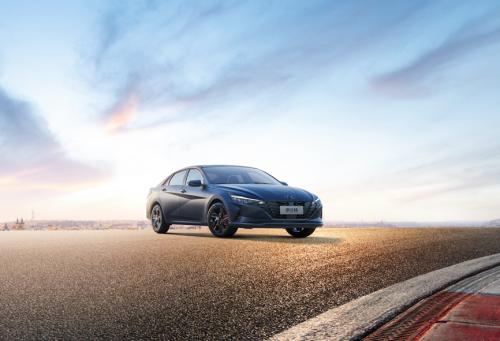 第七代伊兰特年轻人的梦想,感性与运动颜值担当第七代伊兰特