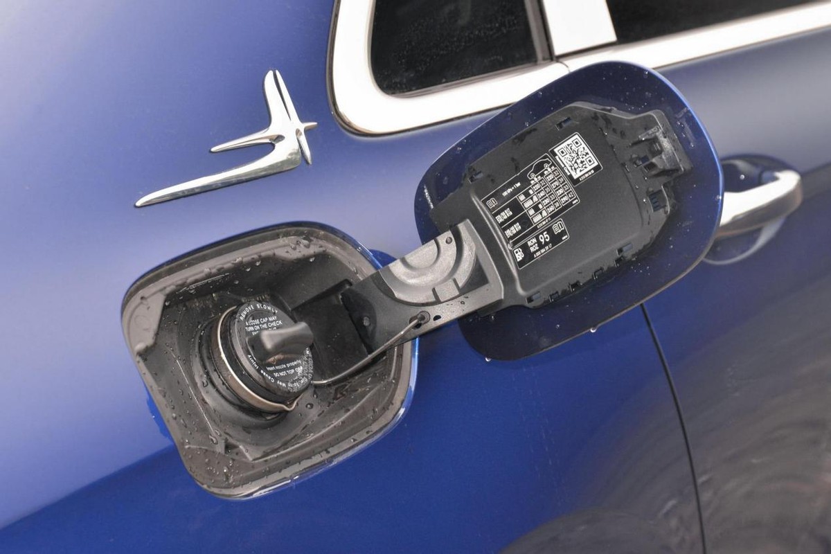 新一代奔驰e级实拍图曝光,奔驰全新e级实拍曝光