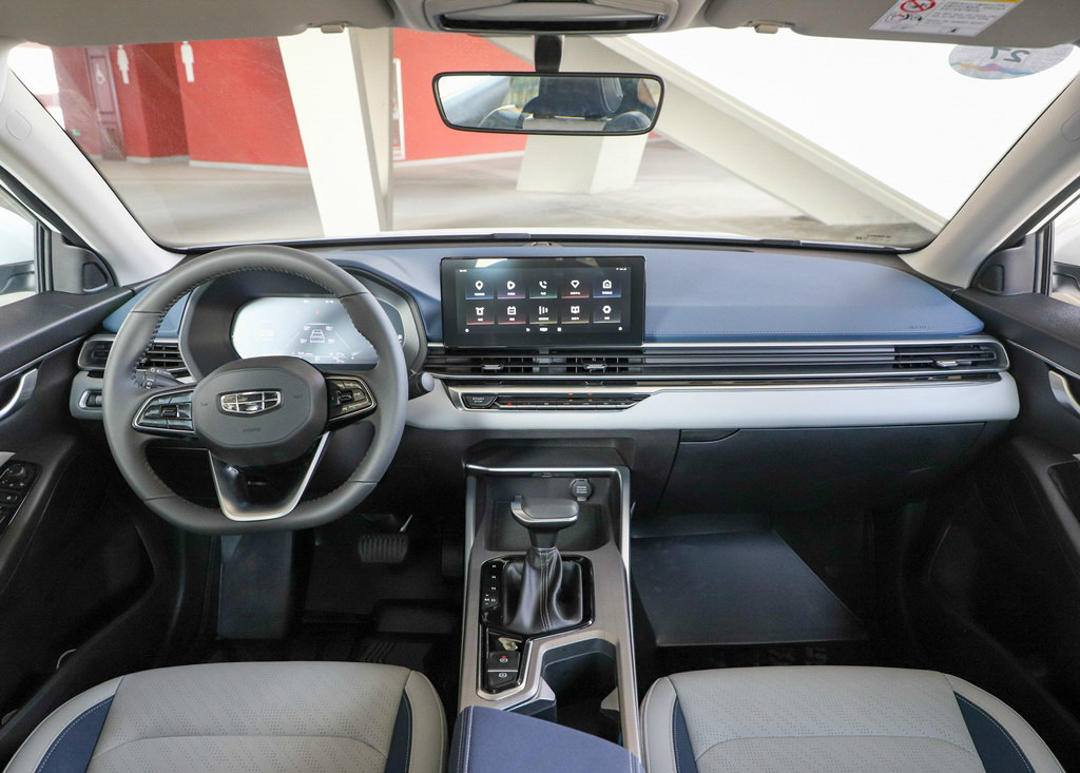 国民家轿焕新吉利第四代帝豪新车,2016吉利帝豪车机升级carlife