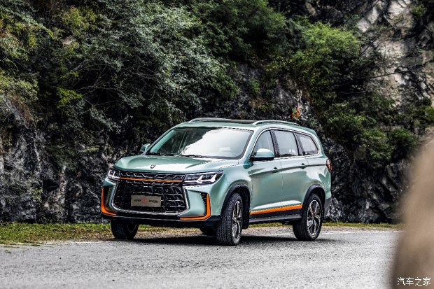 东风风行t5马赫版和荣威rx5哪个好,东风风行t5马赫版橘色