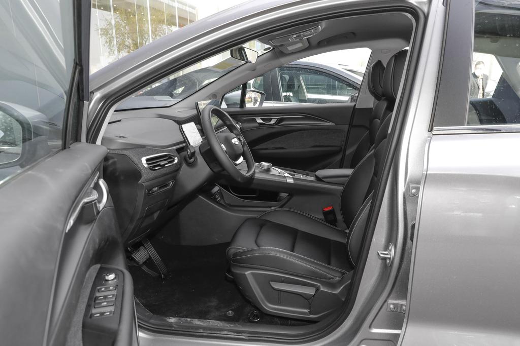 0首付购车365天免费开,预售订车24期免息