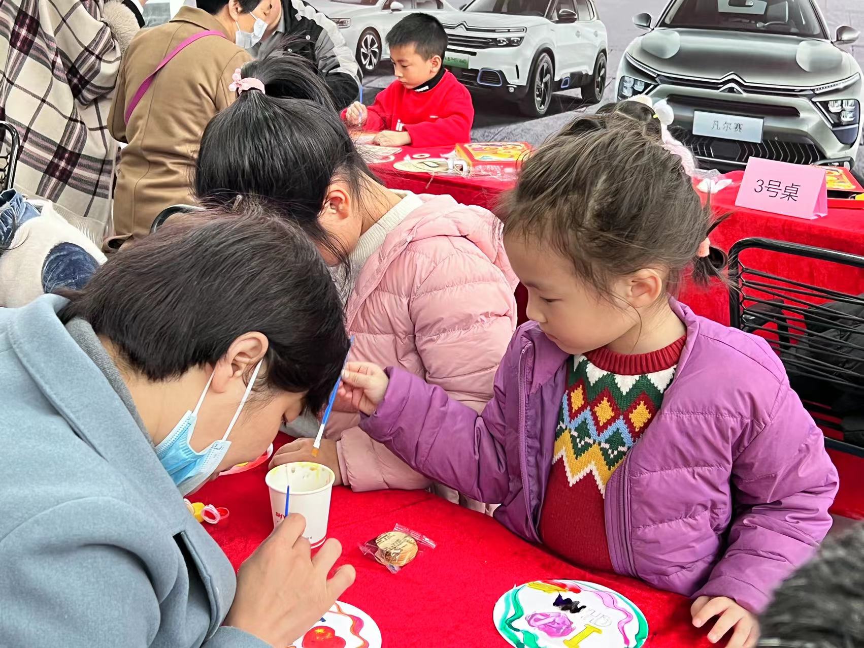 幼儿园庆元宵节亲子手工灯笼,亲子手工灯笼展
