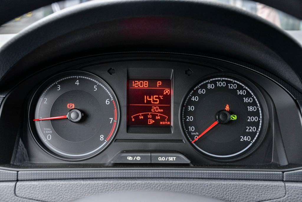 2022款经典大众桑塔纳,2022经典情怀版大众桑塔纳普桑