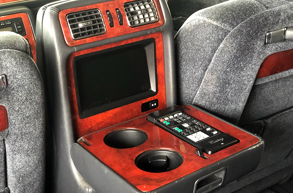 手工打造金凤凰为标！实拍日本皇族*用御**座驾第二代丰田世纪