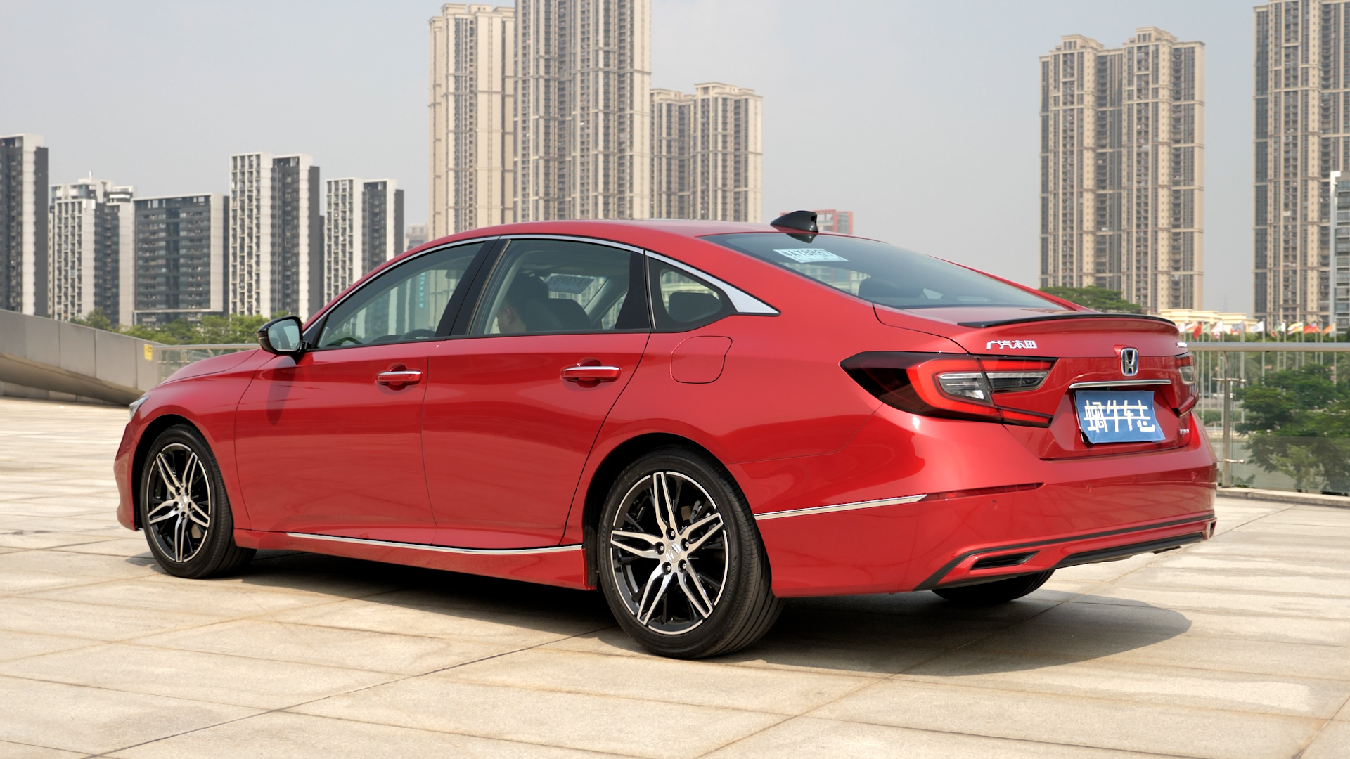 本田新款雅阁和新款凯美瑞怎么选,雅阁2022款幻夜尊贵和凯美瑞2.5g