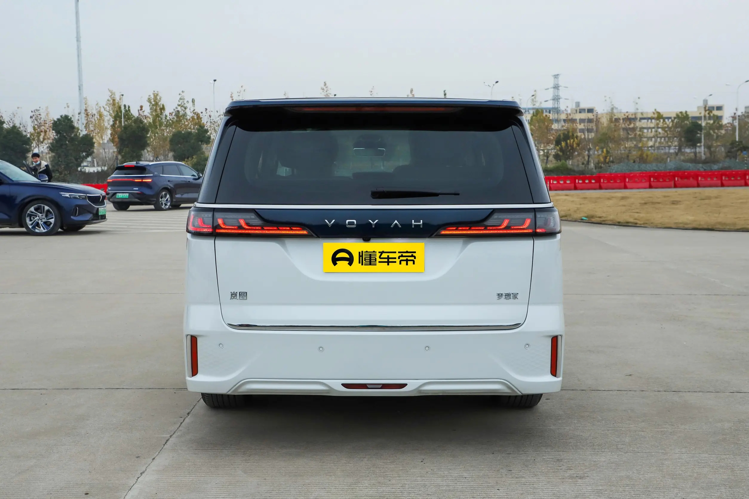 岚图新梦想家纯电动mpv深度测试,岚图梦想家七座商务混合动力续航