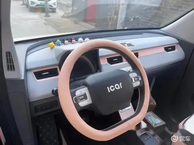 奇瑞qq冰淇淋中配和高配的区别,奇瑞qq冰淇淋闪电四座内外视频