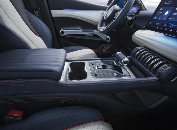 龙颜3.0/e平台3.0，比亚迪元PLUS13.18万元起售，推荐次顶配