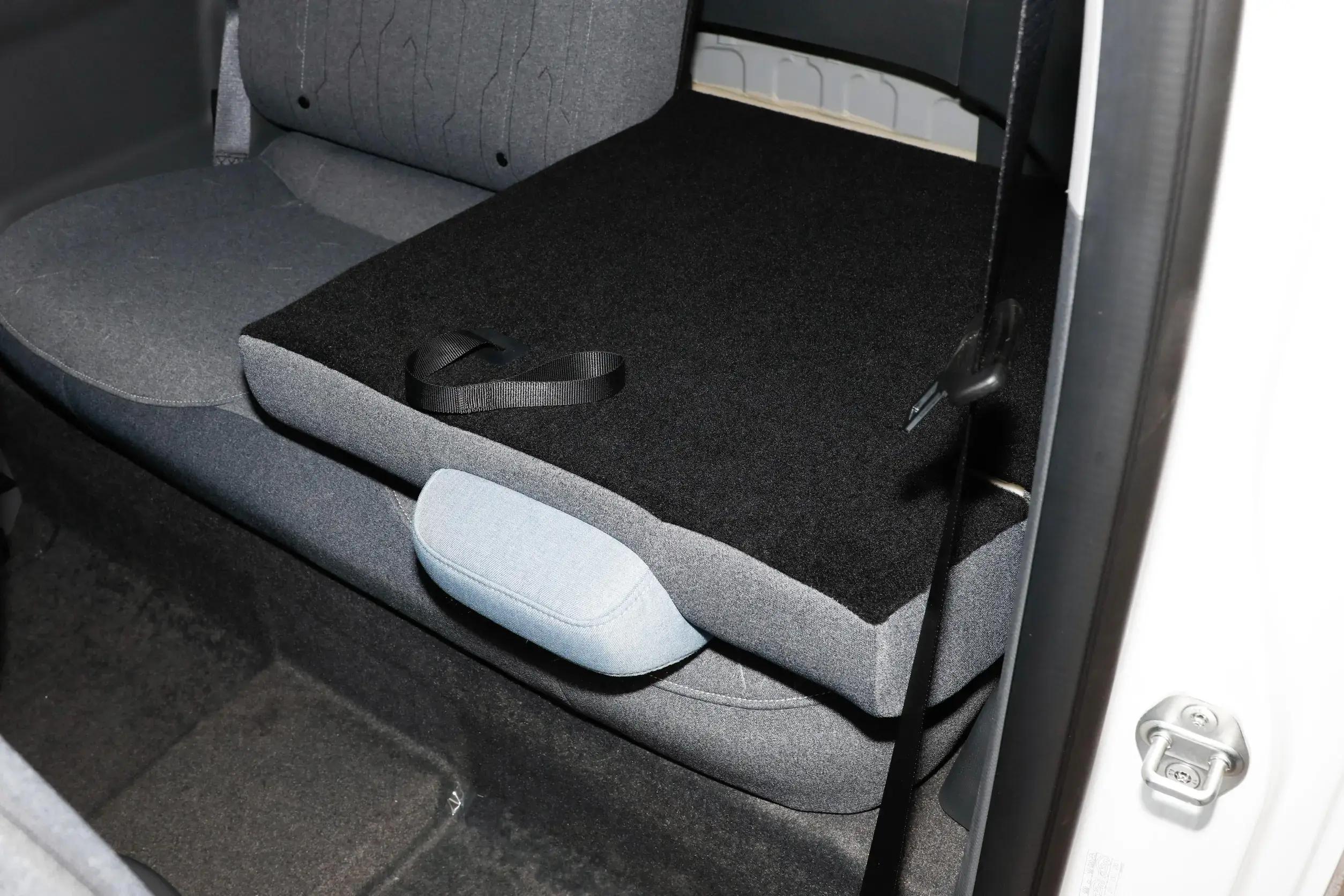 吉利熊猫mini落地价格,吉利熊猫和五菱宏光mini哪个大