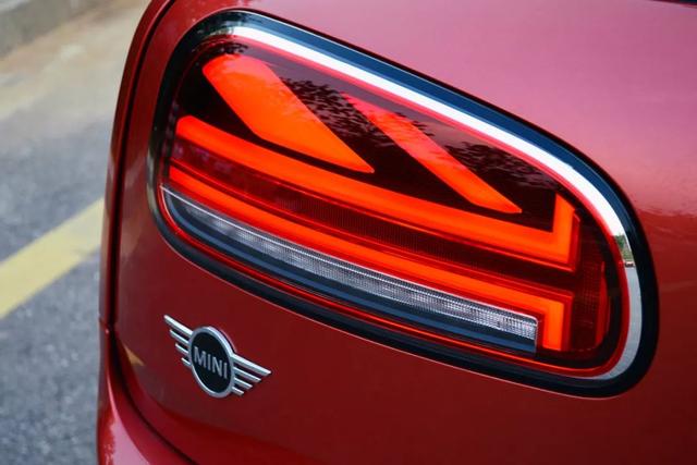 女性开宝马mini给人什么感觉,年轻人第一台车建议选宝马mini吗