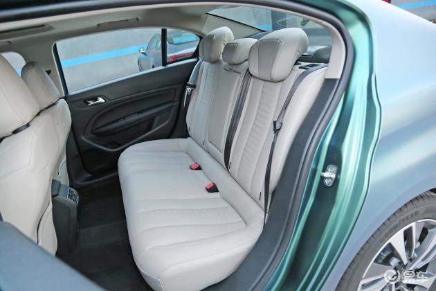 标致408机油少烟也不黑,标致408碳晶黑